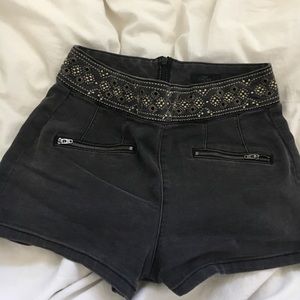 Volume Embroidered High Waist Shorts